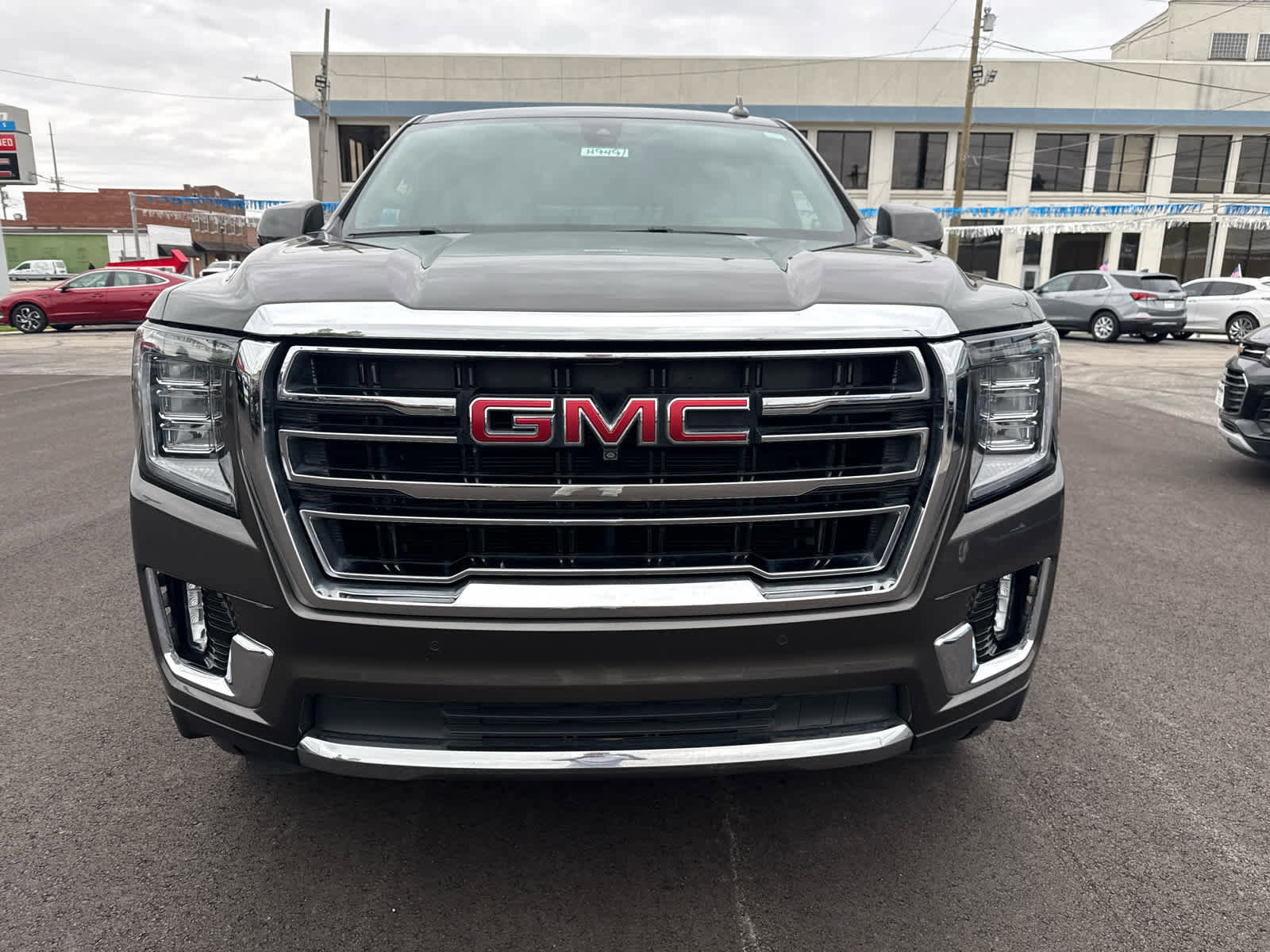Used 2021 GMC Yukon SLT w/ SLT Premium Package AWD/4WD image 2