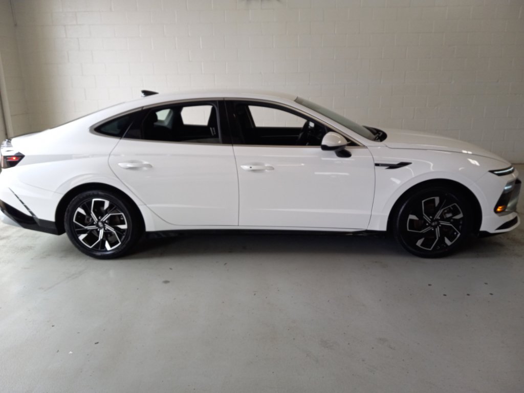 Used 2024 Hyundai Sonata SEL FWD image 2