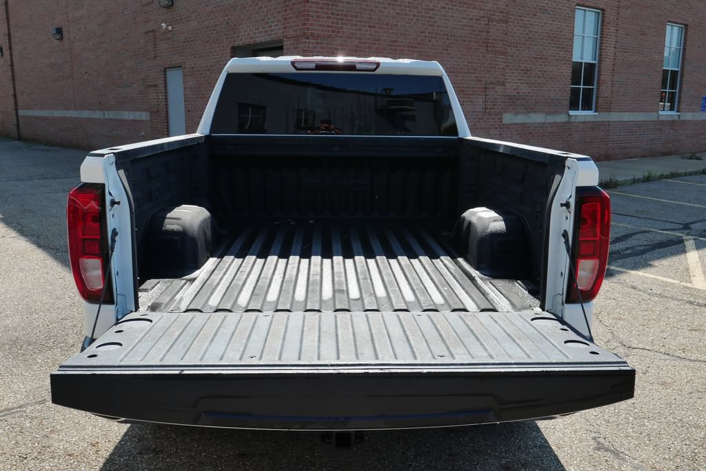 Used 2021 GMC Sierra 1500 4x4 Crew Cab w/ Sierra Value Package image 6