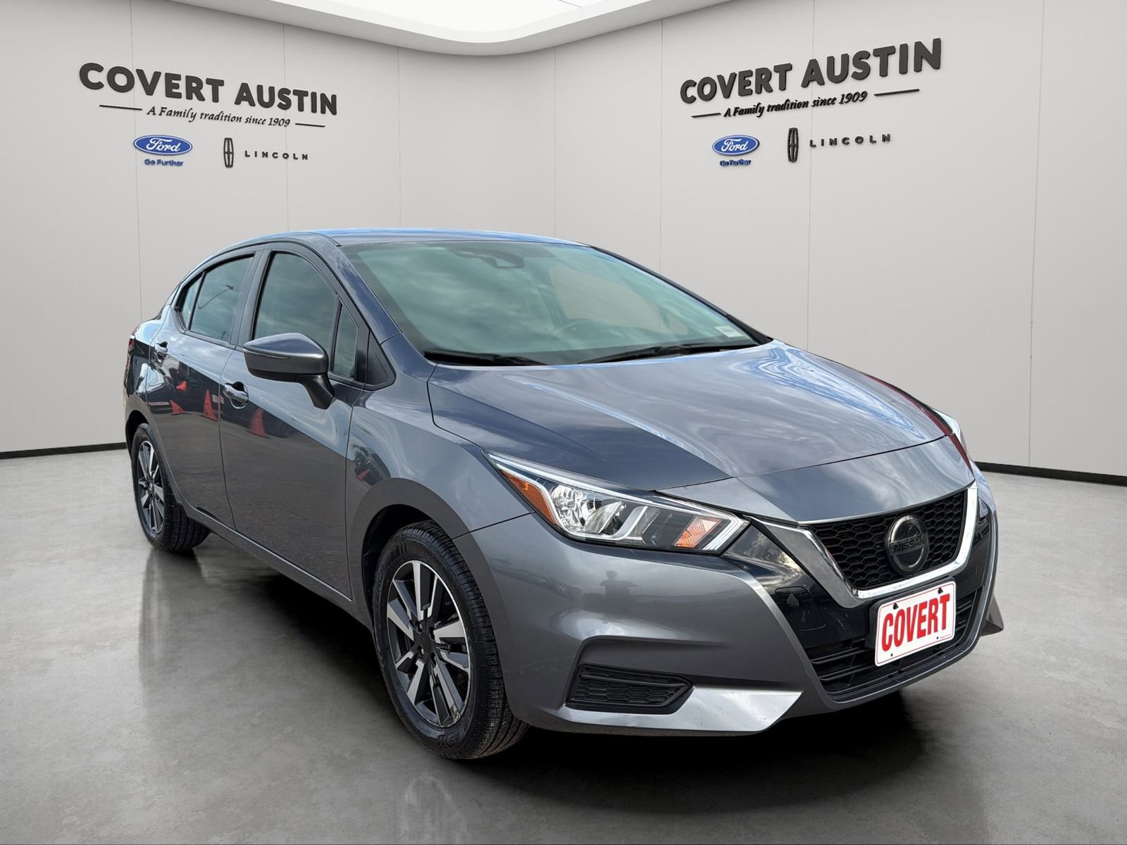 Used 2021 Nissan Versa SV FWD image 2