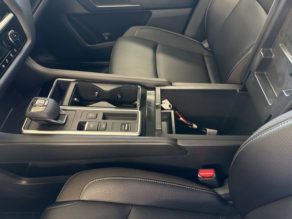 Certified 2025 Nissan Pathfinder SL w/ SL Premium Package FWD image 28