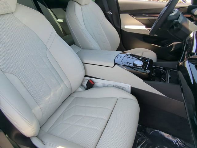 Used 2025 BMW i5 eDrive40i w/ Executive Package RWD image 11