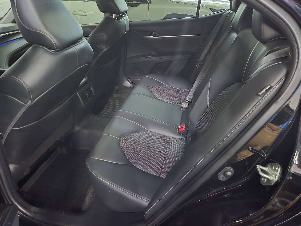Used 2022 Toyota Camry XSE FWD image 12