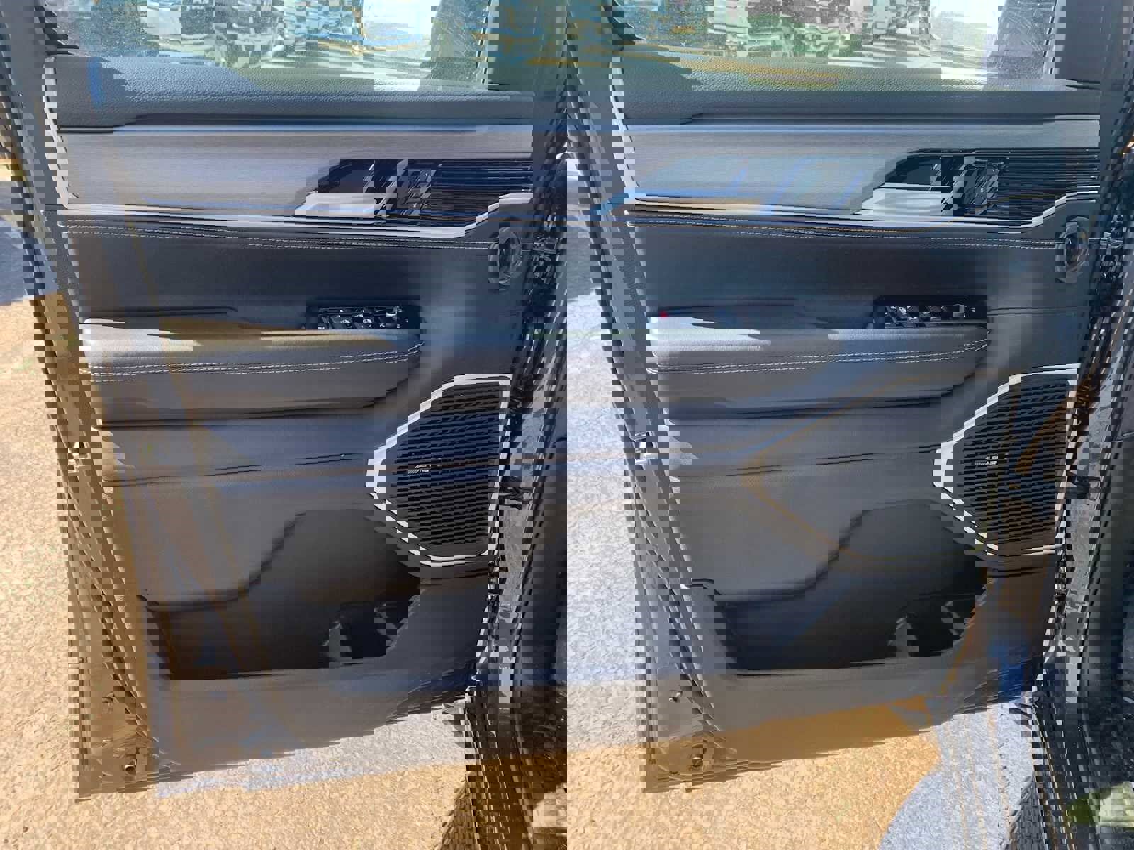 New 2025 Jeep Wagoneer Series II w/ Convenience Group I image 5