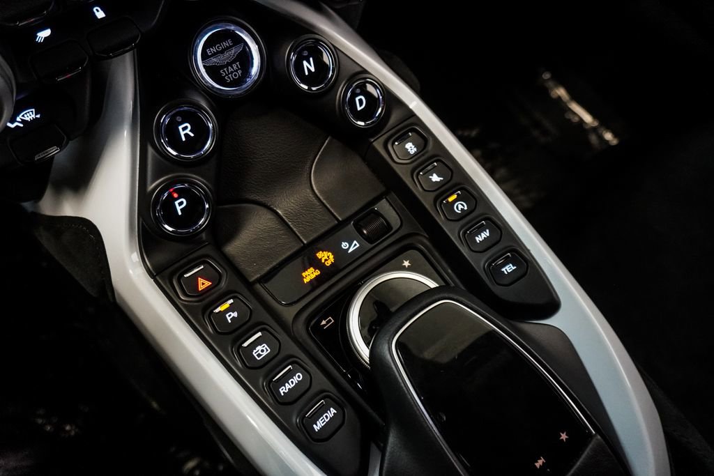 Used 2019 Aston Martin V8 Vantage Coupe image 19