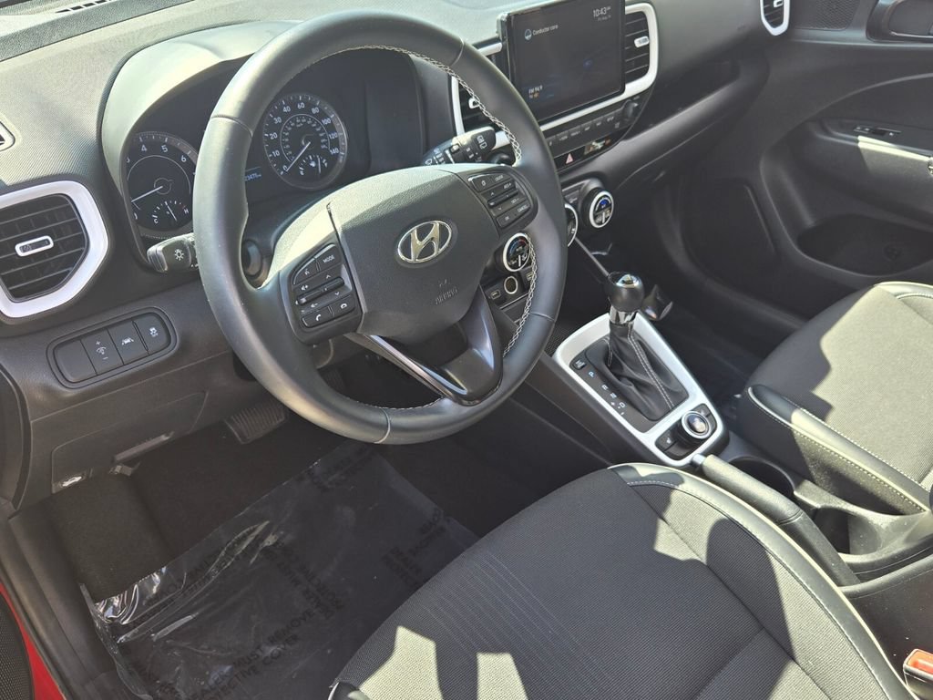 Used 2022 Hyundai Venue Limited w/ Cargo Package FWD image 11