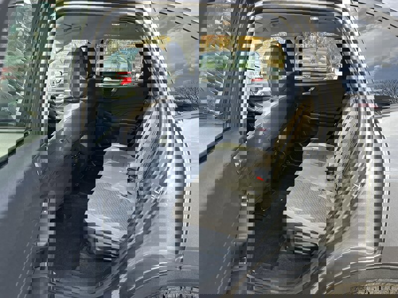 Used 2021 Ford Escape SE w/ SE Sport Appearance Package image 10