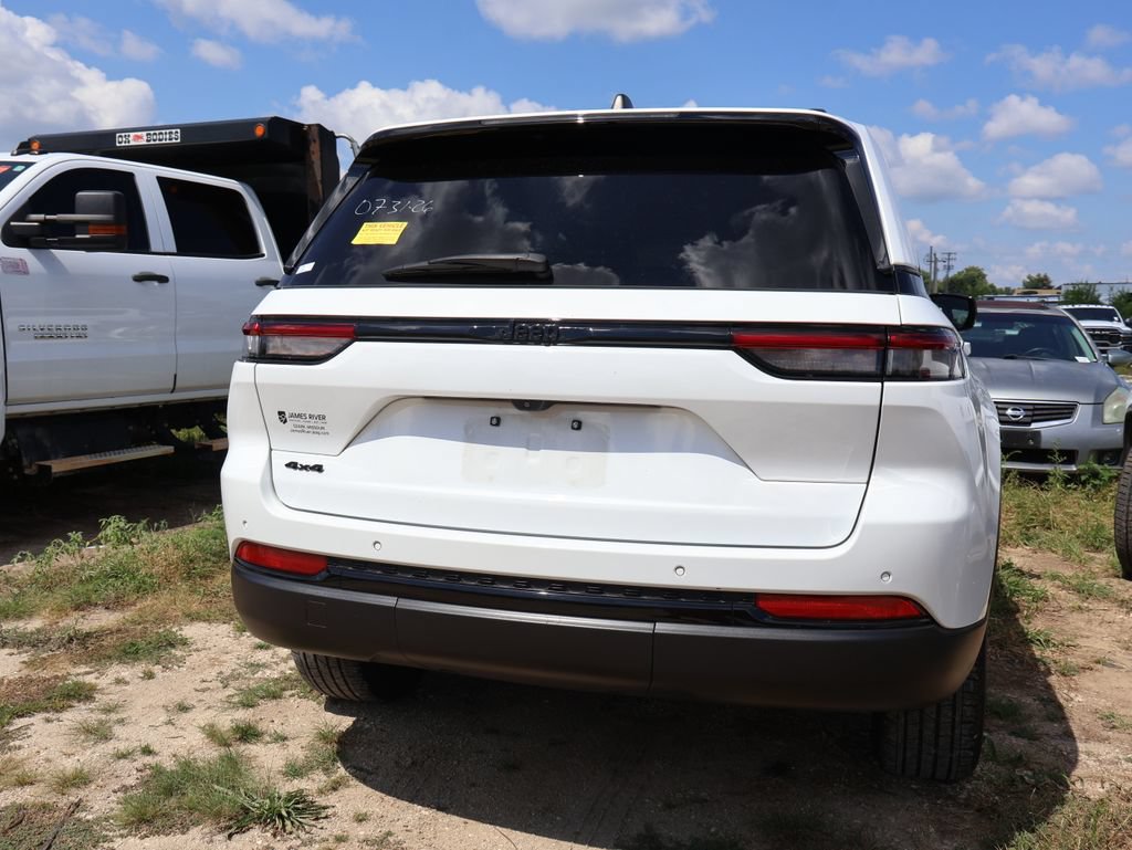Used 2024 Jeep Grand Cherokee Altitude AWD/4WD image 17