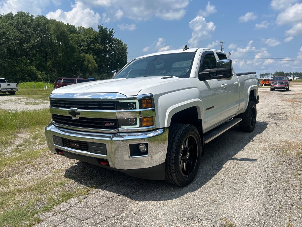 Used 2015 Chevrolet Silverado 2500 LT AWD/4WD image 3