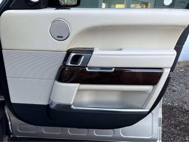 Used 2015 Land Rover Range Rover Autobiography AWD/4WD image 24