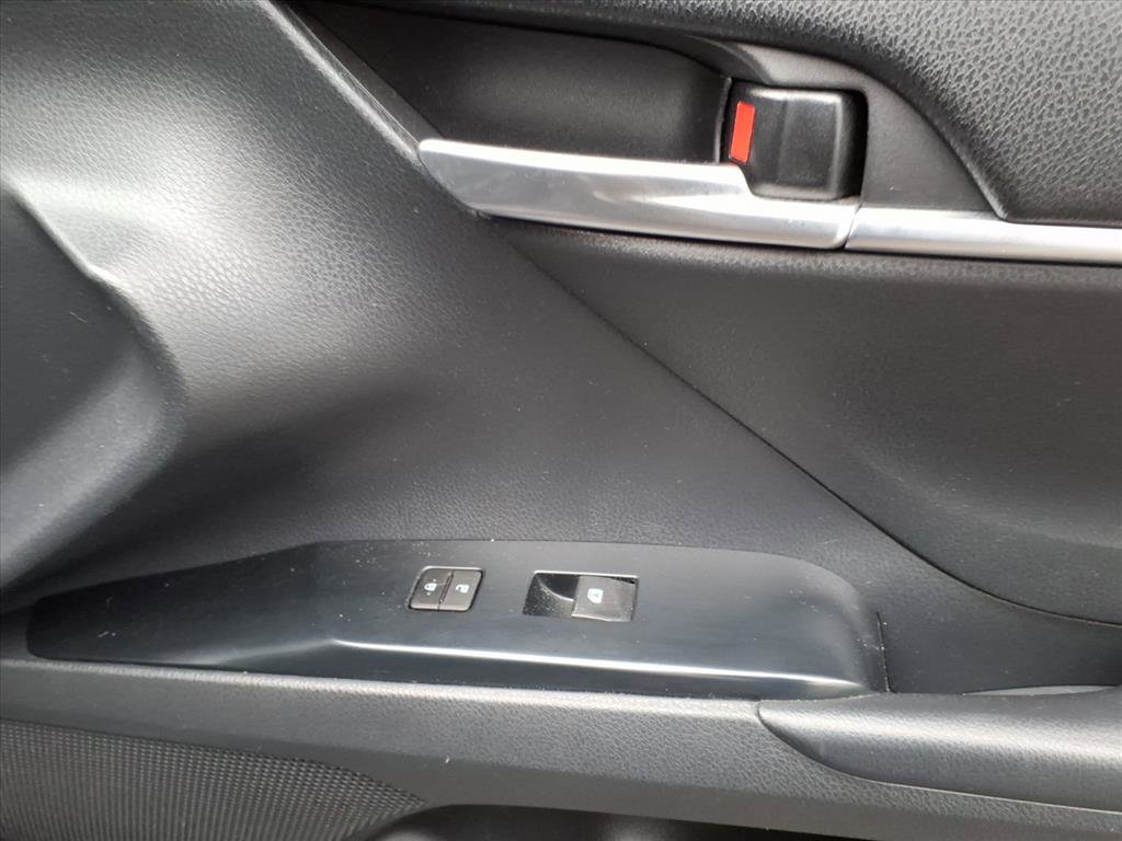 Used 2018 Toyota Camry SE FWD image 7