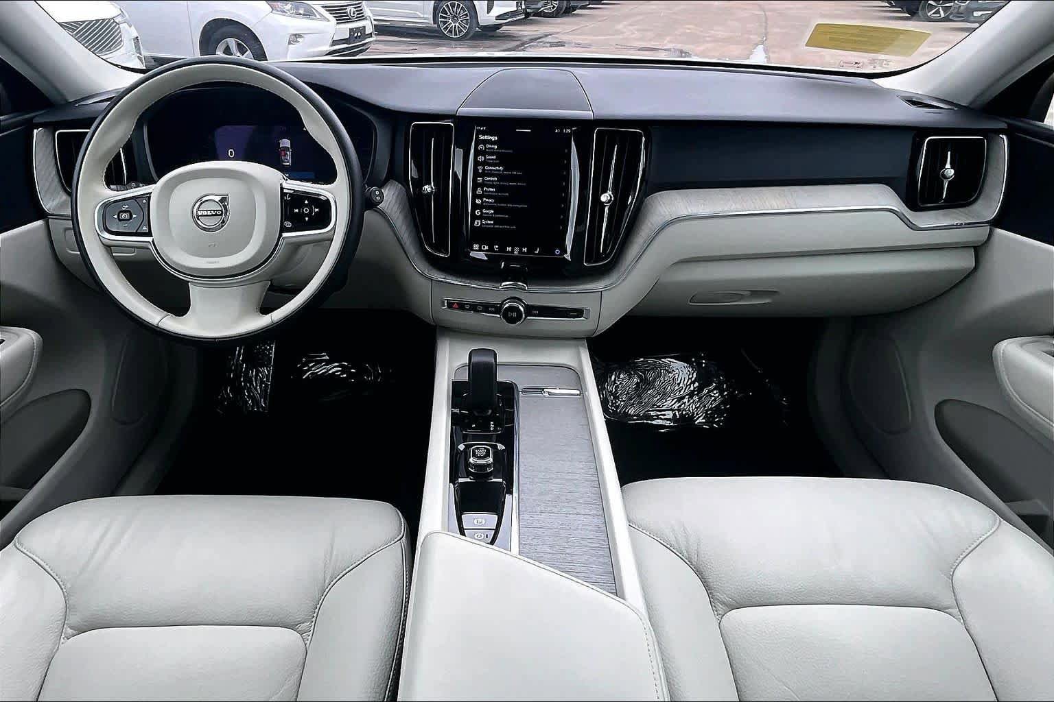 Certified 2023 Volvo XC60 B5 Plus w/ Climate Package image 15