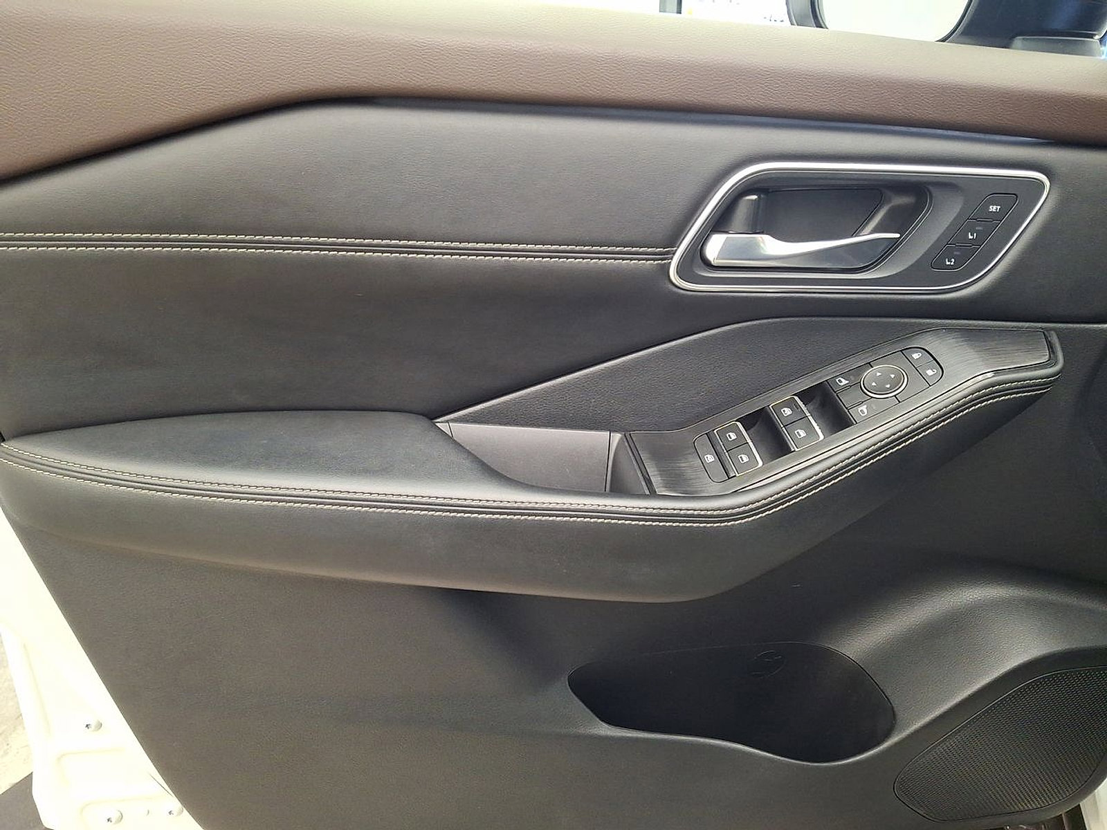 Used 2021 Nissan Rogue Platinum image 10