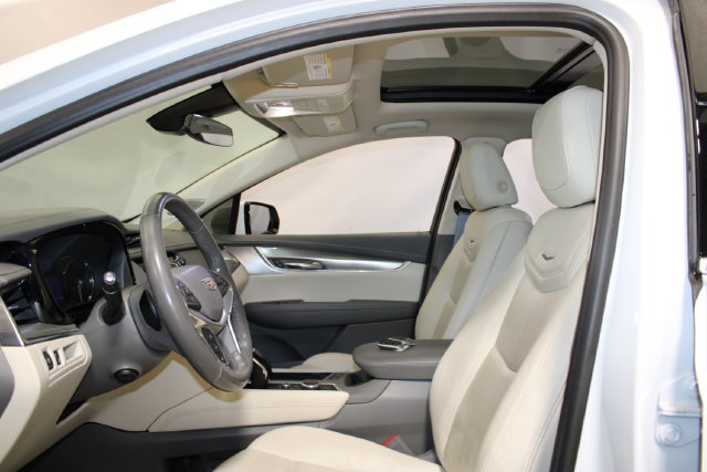 Used 2021 Cadillac XT5 Premium Luxury AWD/4WD image 7