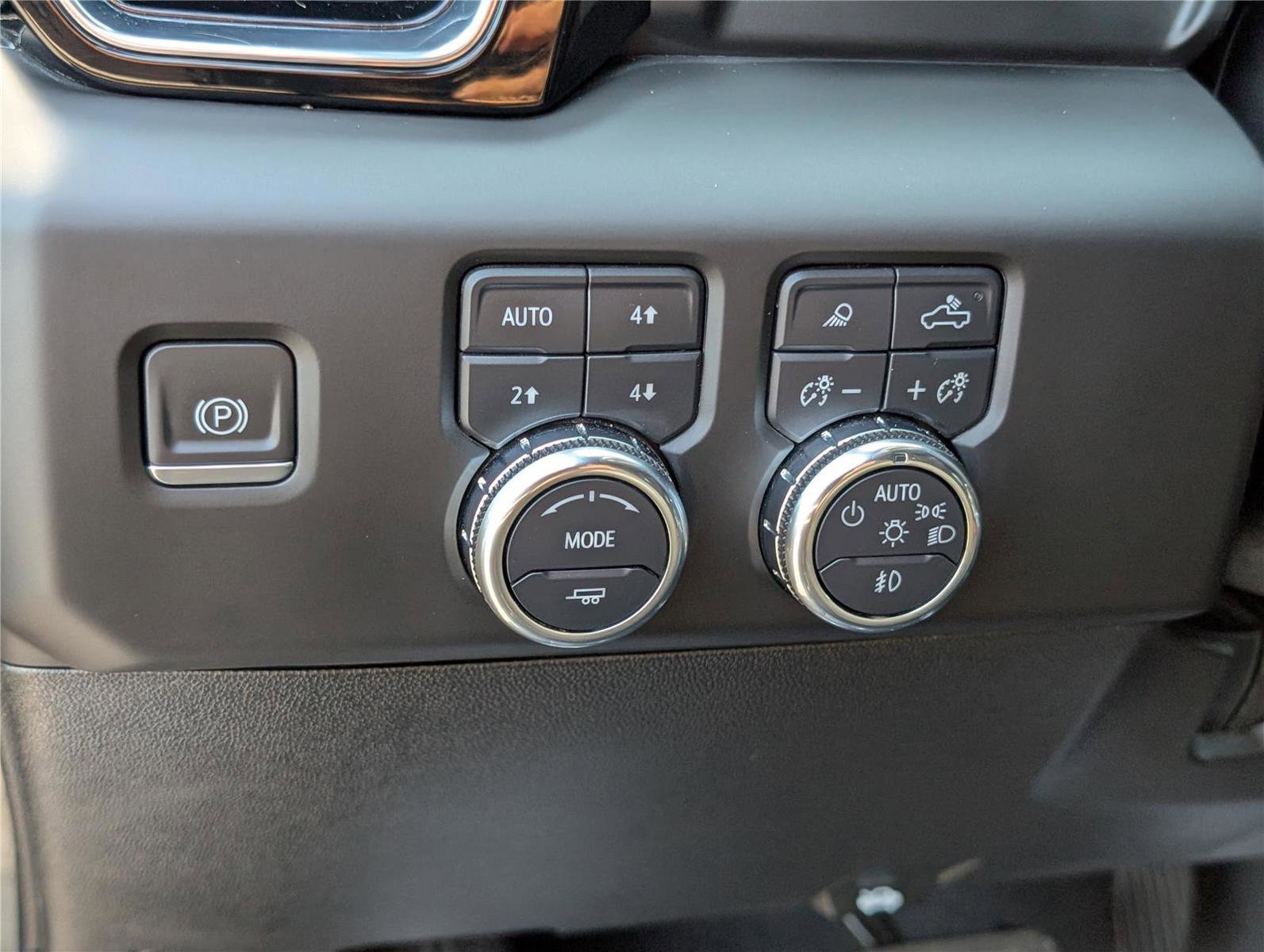 Used 2024 GMC Sierra 3500 Denali w/ Technology Package image 25