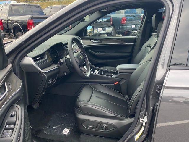 New 2025 Jeep Grand Cherokee Limited w/ Luxury Tech Group II image 16