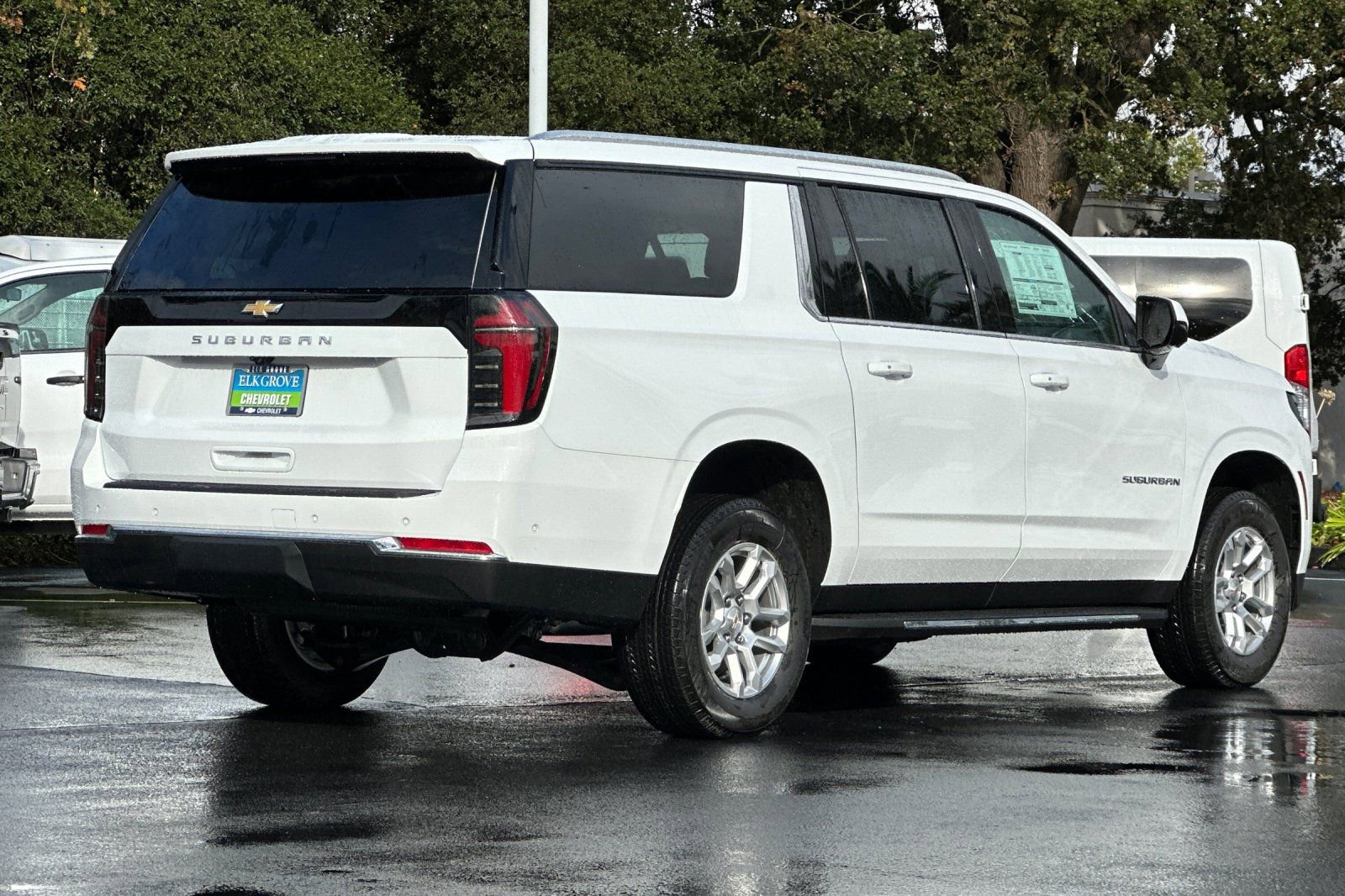 New 2026 Chevrolet Suburban LS image 3