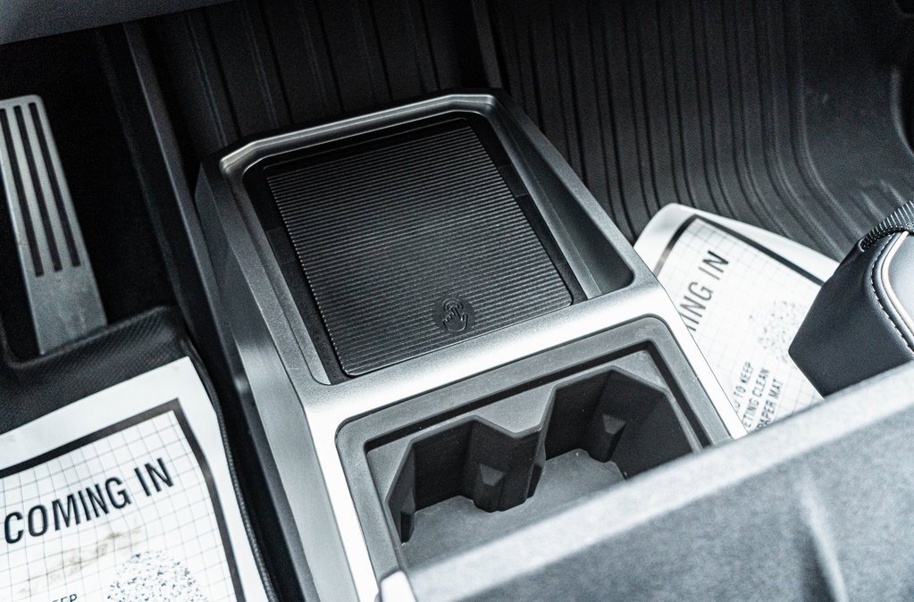 Used 2024 Tesla Cybertruck AWD Crew Cab image 26