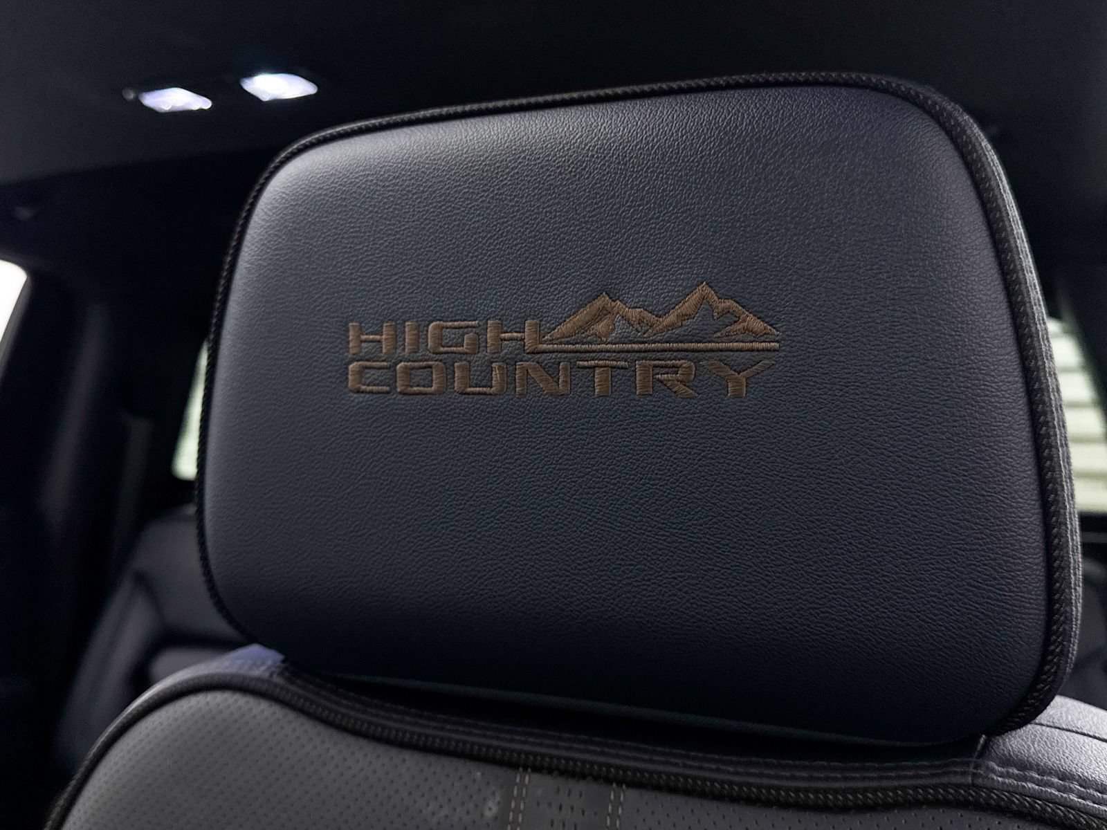 Used 2024 Chevrolet Silverado 1500 High Country w/ Technology Package AWD/4WD image 4