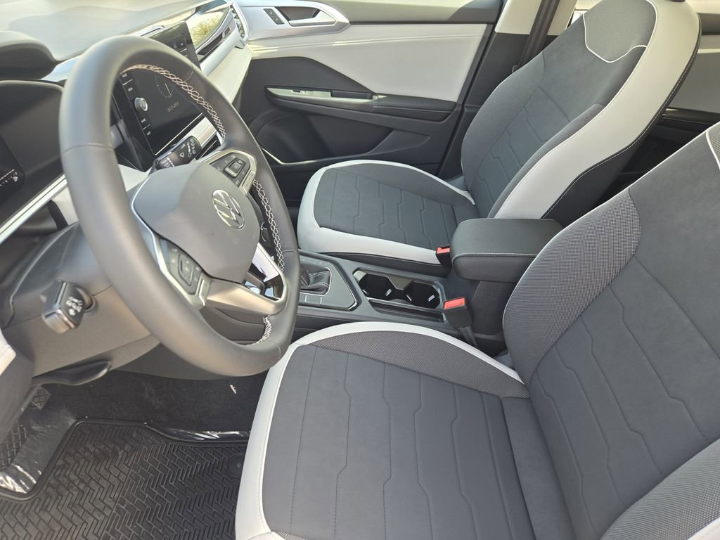 New 2026 Volkswagen Taos SE FWD image 11