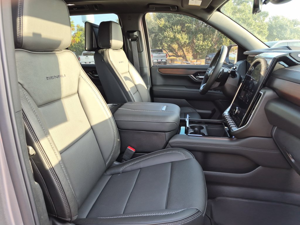 New 2026 GMC Yukon Denali w/ Denali Reserve Package AWD/4WD image 37