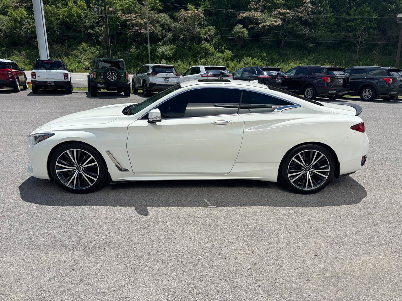 Used 2022 INFINITI Q60 3.0t Luxe w/ Essential Package RWD image 2