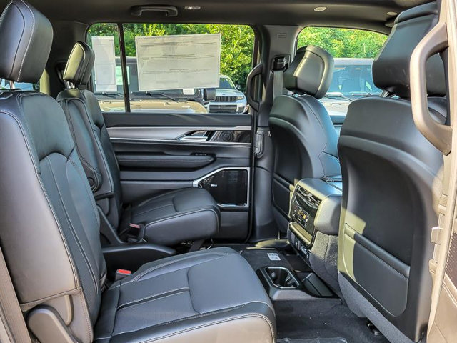 New 2026 Jeep Grand Wagoneer Limited w/ Premium Group II AWD/4WD image 29