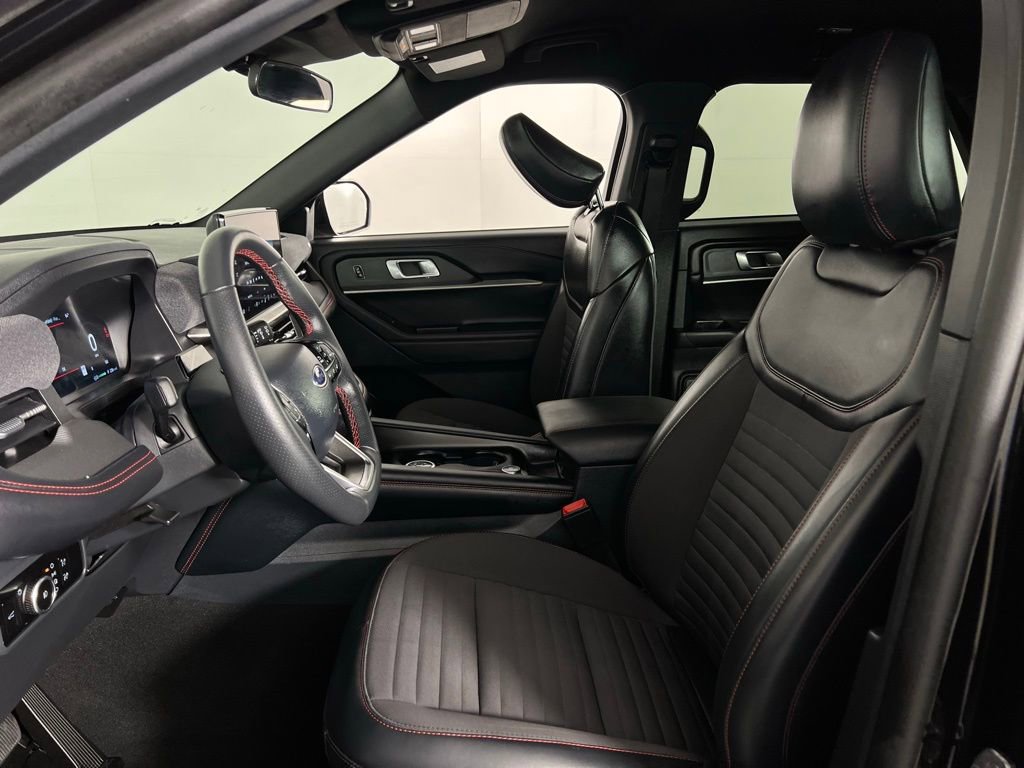 Used 2025 Ford Explorer ST-Line w/ ST-Line Street Pack image 22