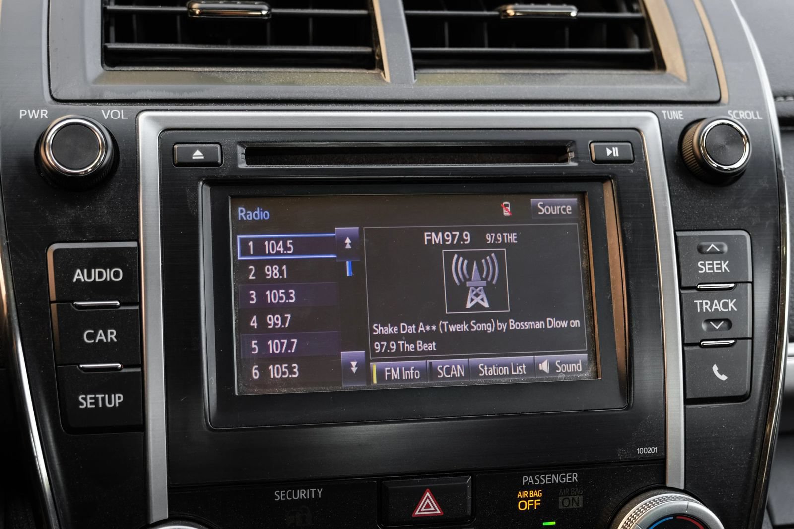 Used 2014 Toyota Camry SE FWD image 24