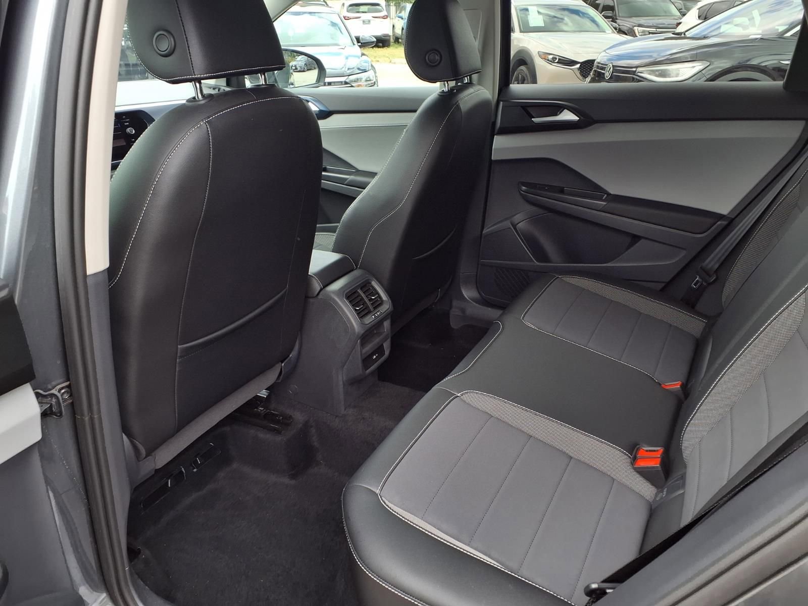Used 2023 Volkswagen Taos SE w/ Panoramic Sunroof Package FWD image 20