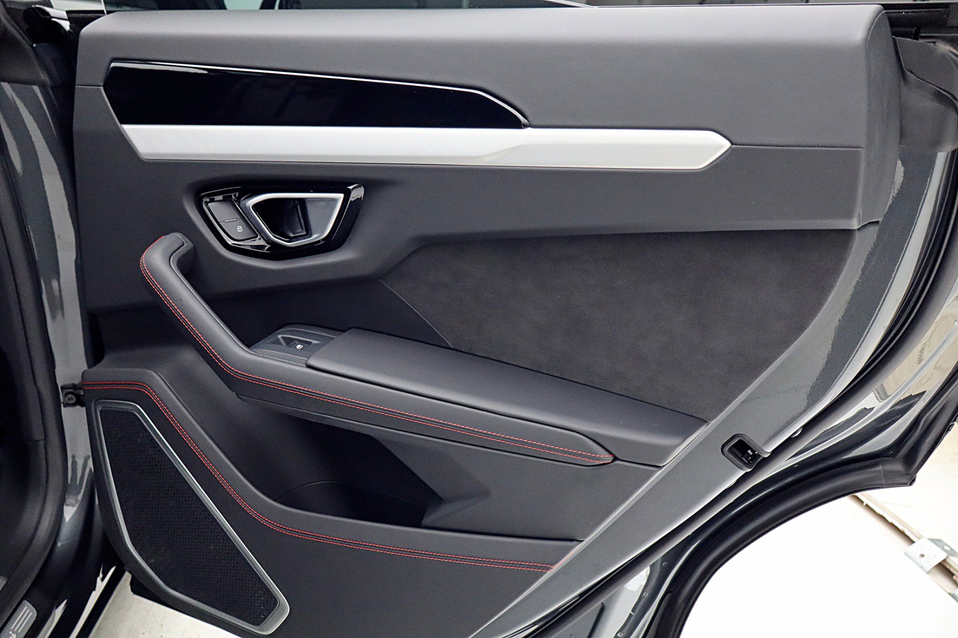 Used 2020 Lamborghini Urus image 46