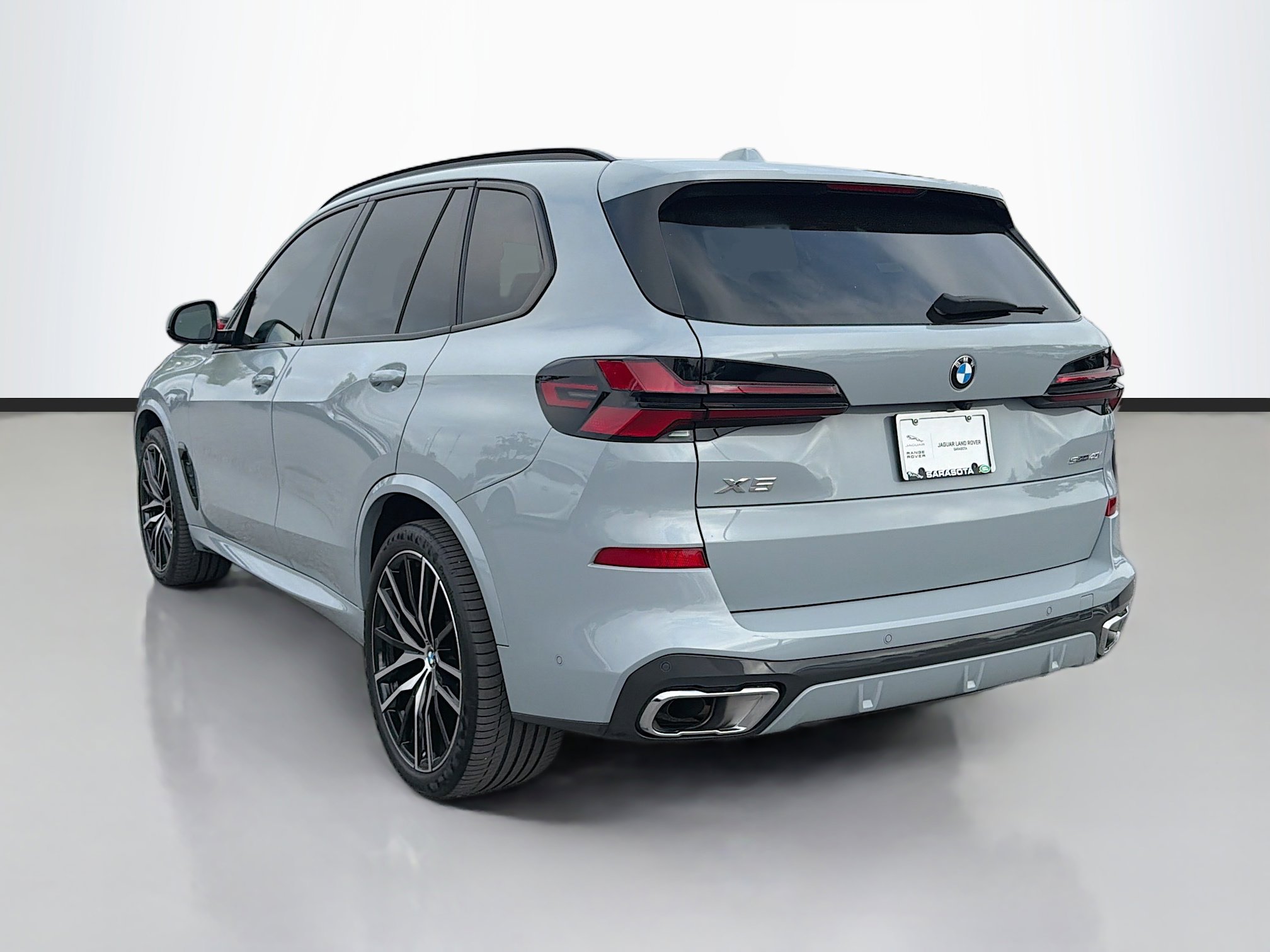 Used 2024 BMW X5 sDrive40i w/ M Sport Package image 3