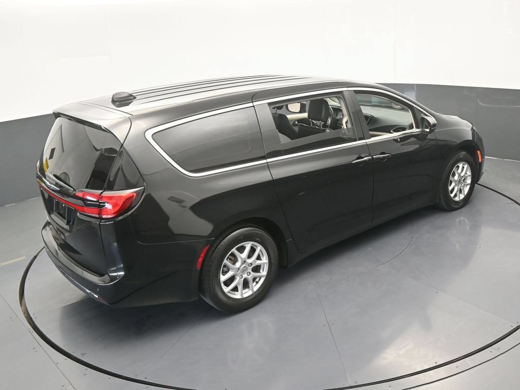 Used 2023 Chrysler Pacifica Touring-L FWD image 49