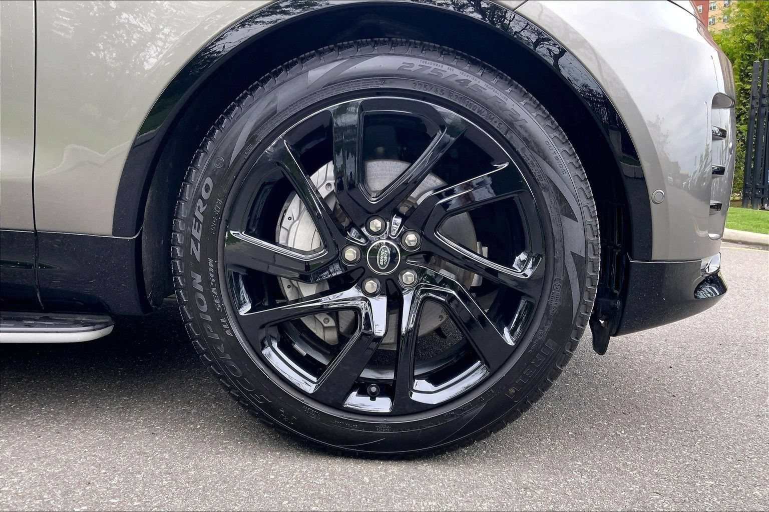 Certified 2025 Land Rover Discovery Dynamic SE AWD/4WD image 10