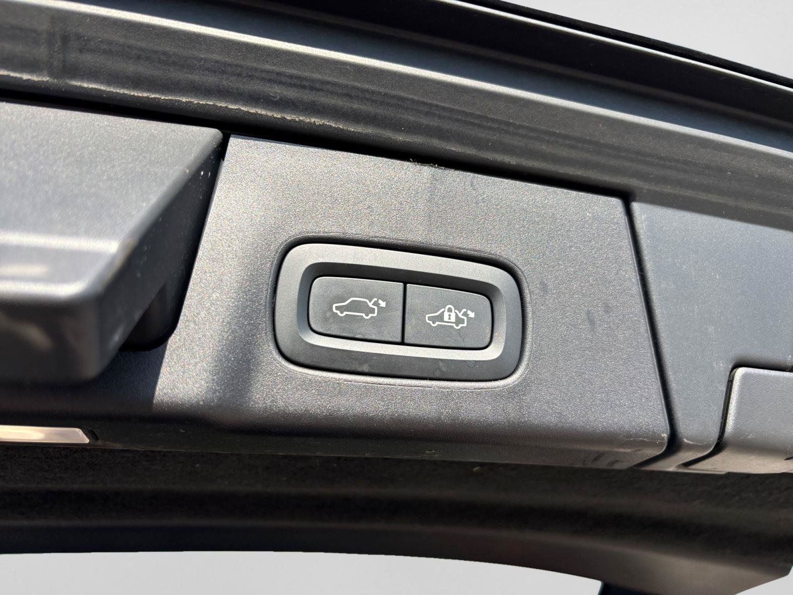 Used 2020 Volvo V90 T6 Cross Country AWD/4WD image 48