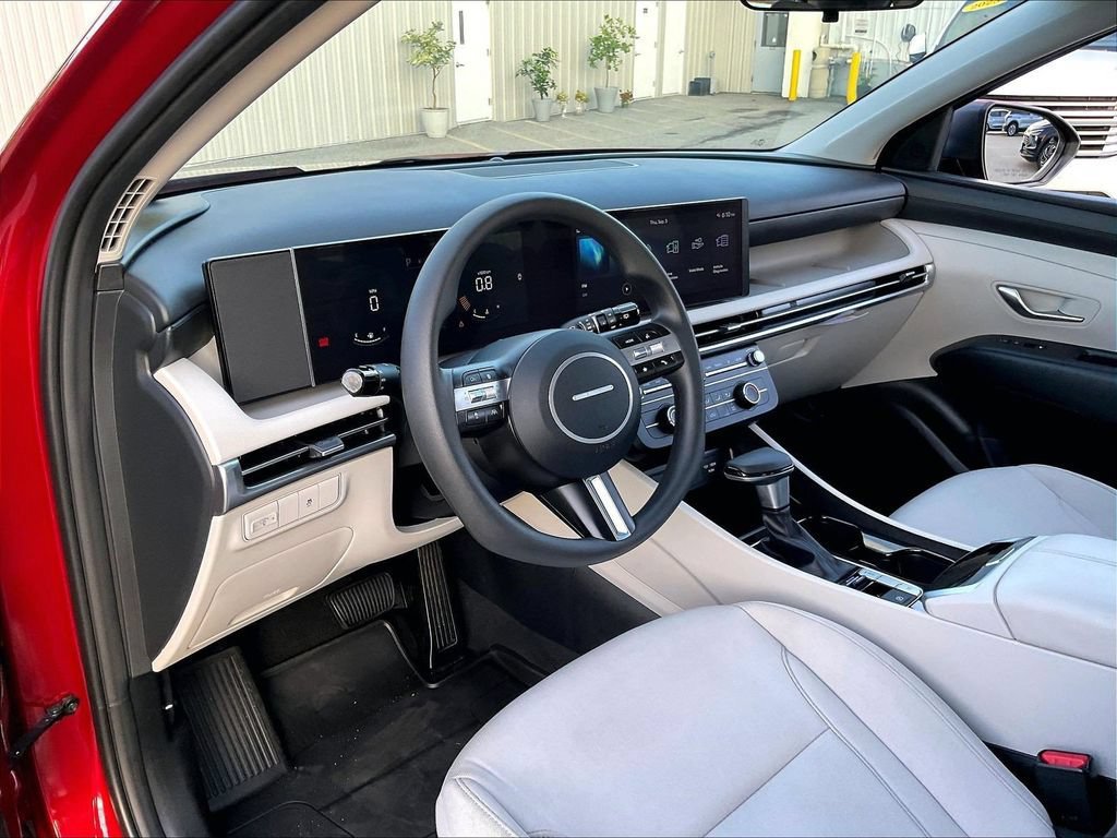 Used 2025 Hyundai Tucson SE AWD/4WD image 8