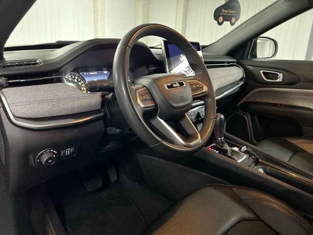 Used 2024 Jeep Compass Latitude AWD/4WD image 10