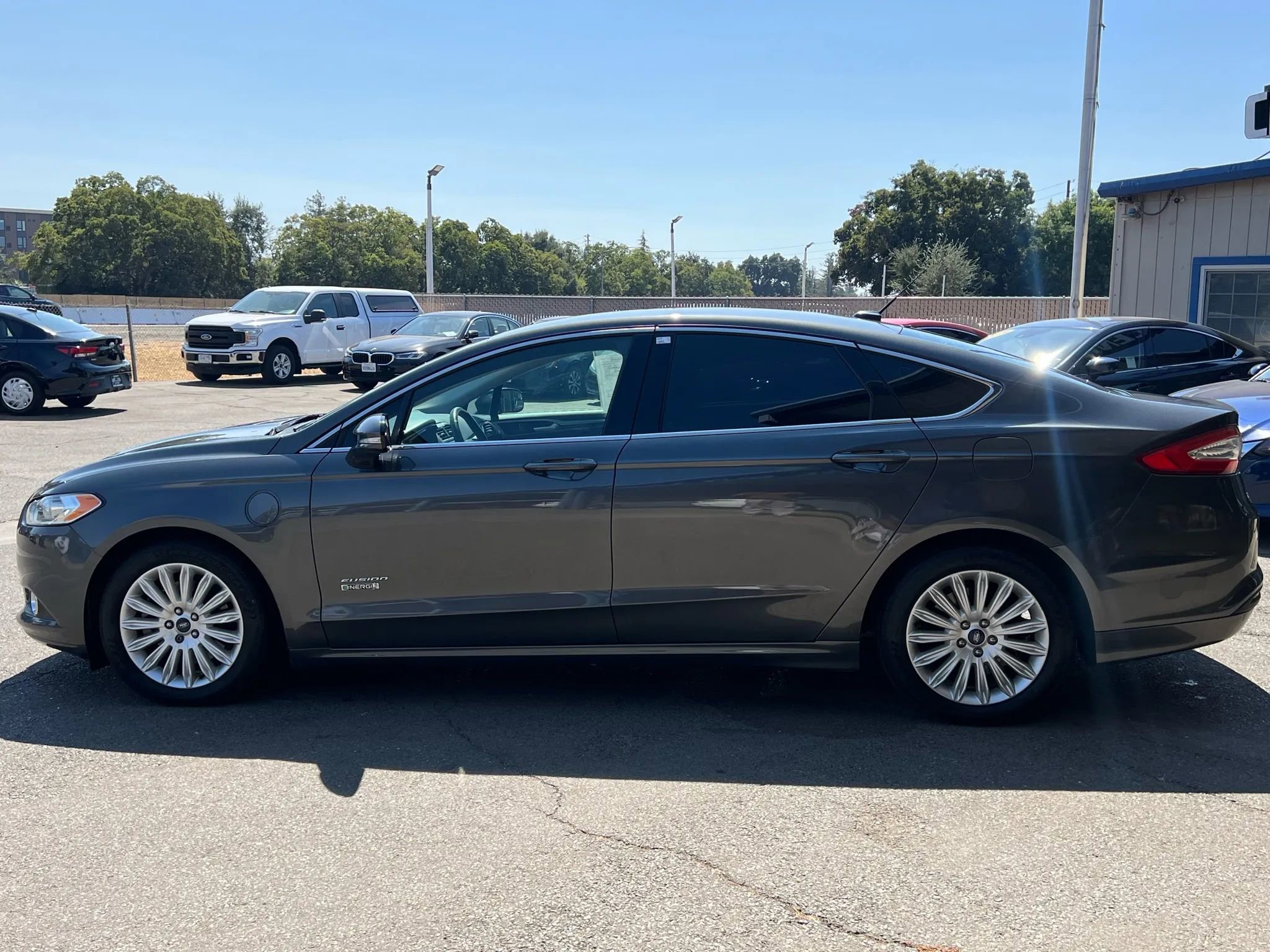 Used 2016 Ford Fusion Energi SE image 2