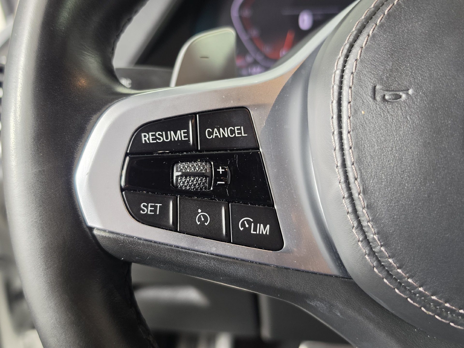 Used 2021 BMW X7 xDrive40i w/ M Sport Package AWD/4WD image 9