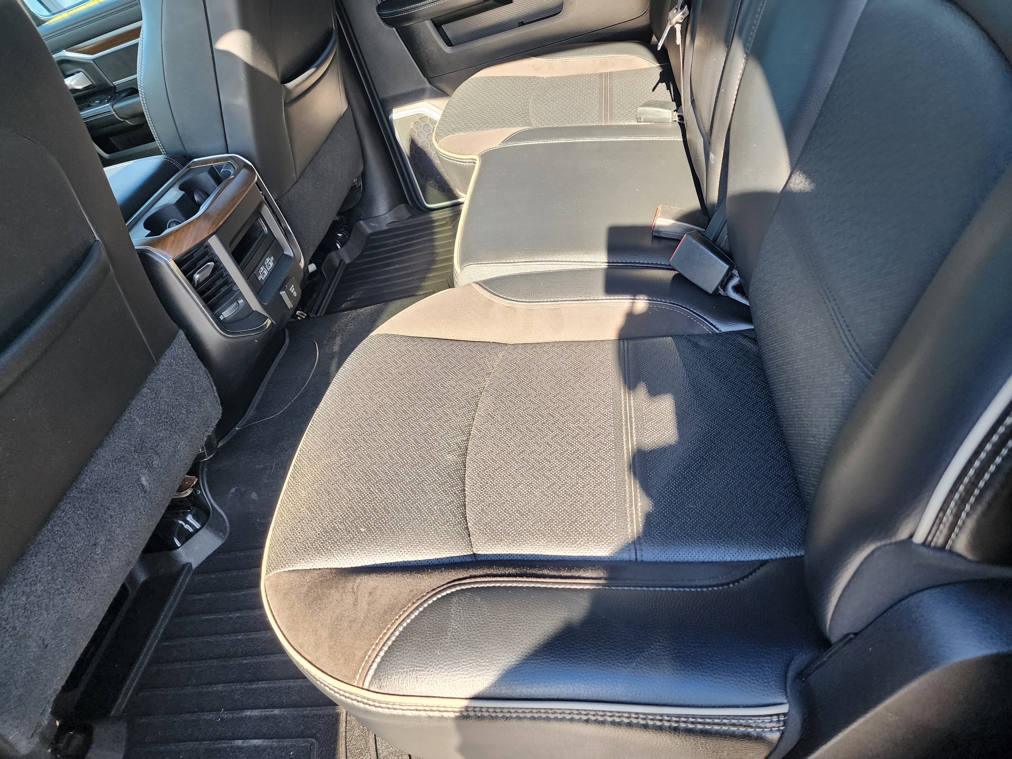 Used 2022 RAM 2500 Laramie w/ Body Color Bumper Group image 17