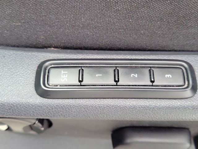 Used 2019 Volkswagen Atlas SEL R-Line AWD/4WD image 12