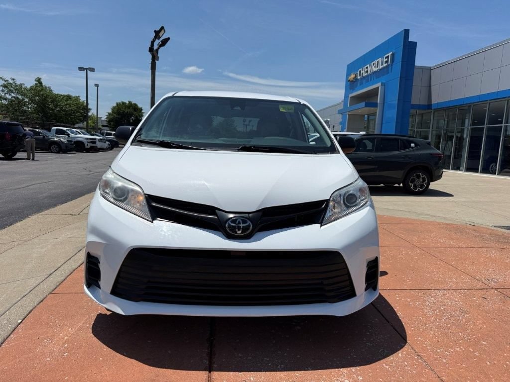 Used 2019 Toyota Sienna L FWD image 2