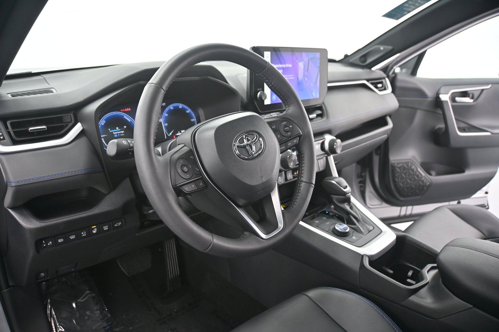 Used 2024 Toyota RAV4 XSE w/ Advanced Technology Package AWD/4WD image 28
