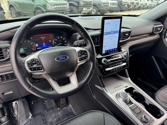 Certified 2023 Ford Explorer Limited w/ Limited Technology Package image 3