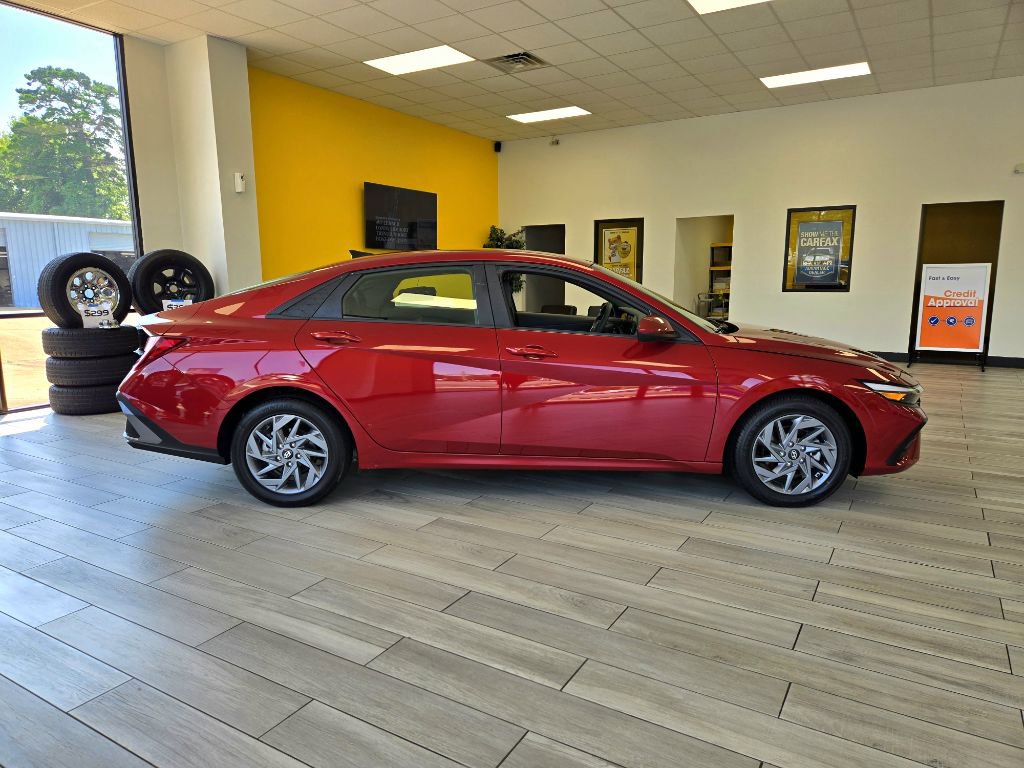 Used 2024 Hyundai Elantra SEL image 4