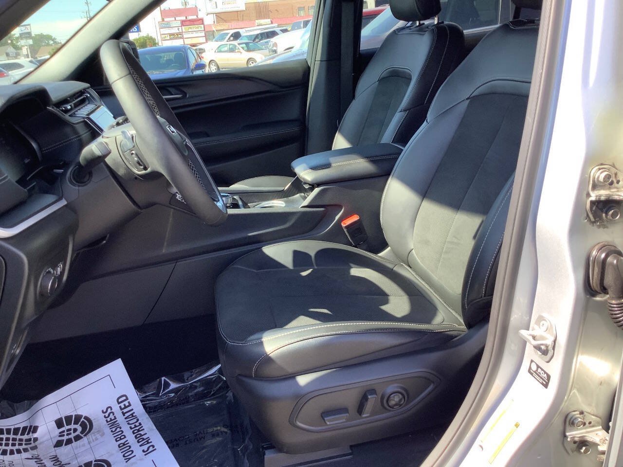 Used 2025 Jeep Grand Cherokee L Laredo AWD/4WD image 35