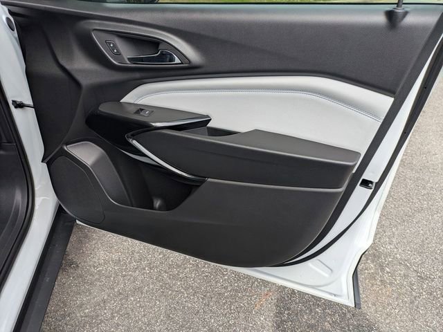 New 2026 Chevrolet Trax LT w/ Sunroof Package FWD image 32