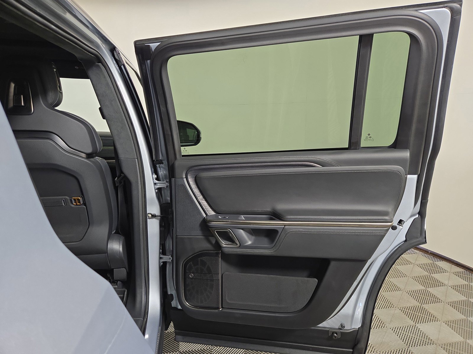 Used 2024 Rivian R1S Adventure image 19