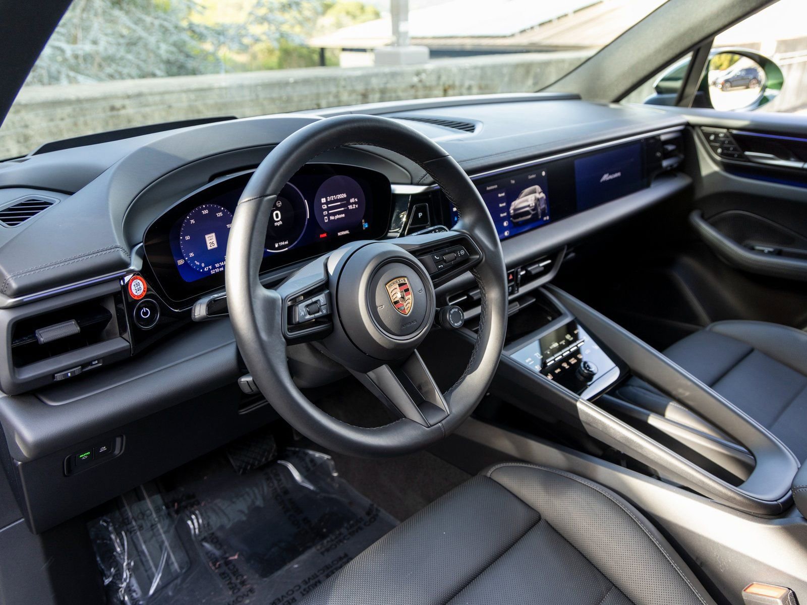 Certified 2025 Porsche Macan Electric image 4