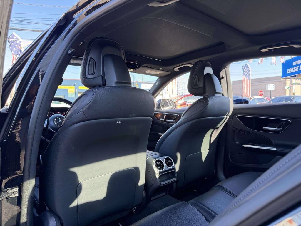 Used 2025 Mercedes-Benz C 300 4MATIC Sedan image 21